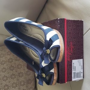 These are so adorable! Dexflex shoes like new